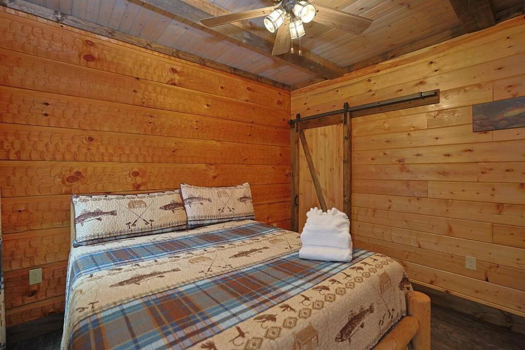 Rustic Modern Cabin With Hot Tub Near Rafting And Great Smokey Mountains مدينة كليرمونت المظهر الخارجي الصورة