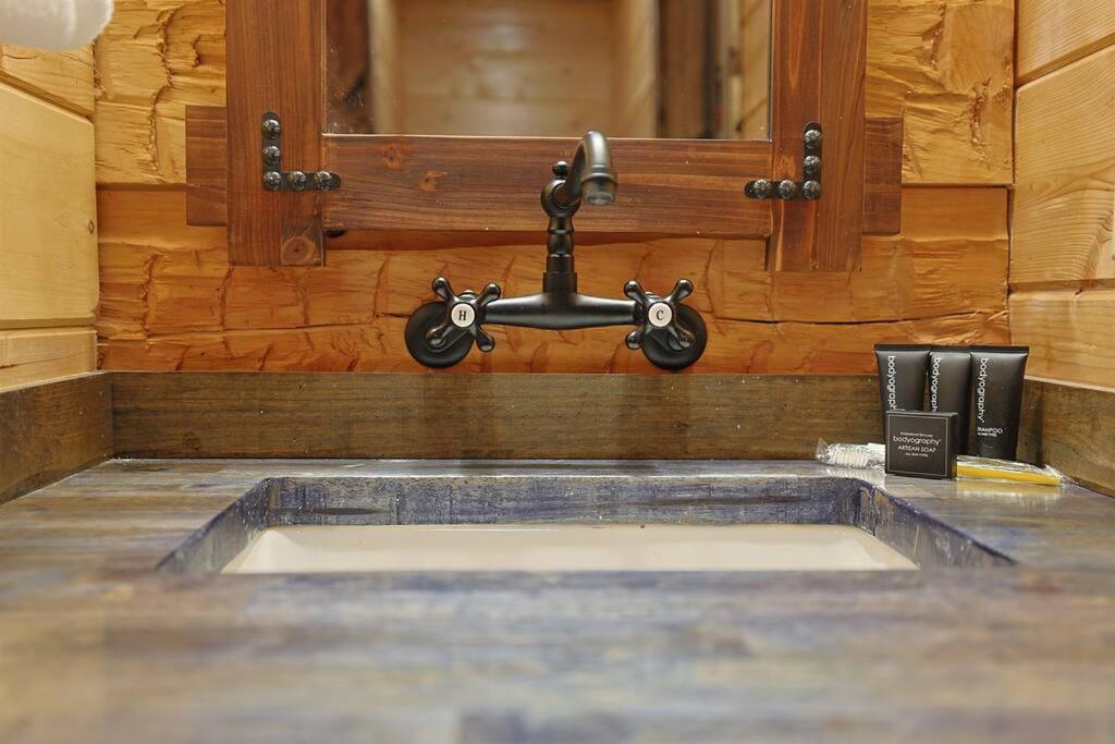 Rustic Modern Cabin With Hot Tub Near Rafting And Great Smokey Mountains مدينة كليرمونت المظهر الخارجي الصورة