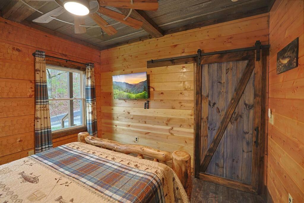 Rustic Modern Cabin With Hot Tub Near Rafting And Great Smokey Mountains مدينة كليرمونت المظهر الخارجي الصورة