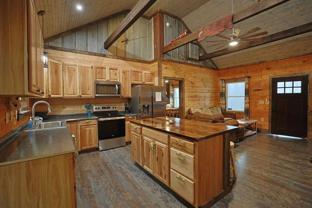 Rustic Modern Cabin With Hot Tub Near Rafting And Great Smokey Mountains مدينة كليرمونت المظهر الخارجي الصورة