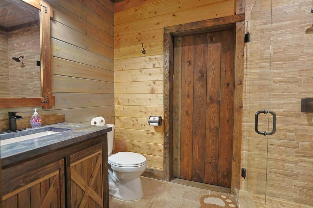 Rustic Modern Cabin With Hot Tub Near Rafting And Great Smokey Mountains مدينة كليرمونت المظهر الخارجي الصورة