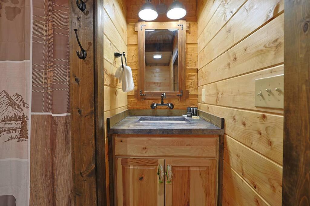 Rustic Modern Cabin With Hot Tub Near Rafting And Great Smokey Mountains مدينة كليرمونت المظهر الخارجي الصورة
