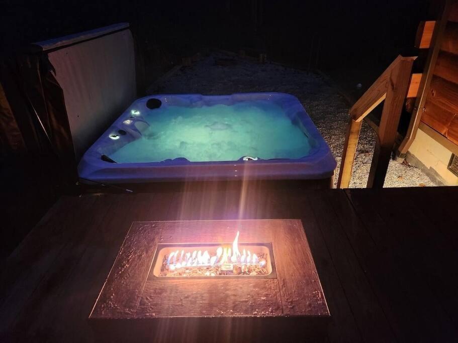 Rustic Modern Cabin With Hot Tub Near Rafting And Great Smokey Mountains مدينة كليرمونت المظهر الخارجي الصورة