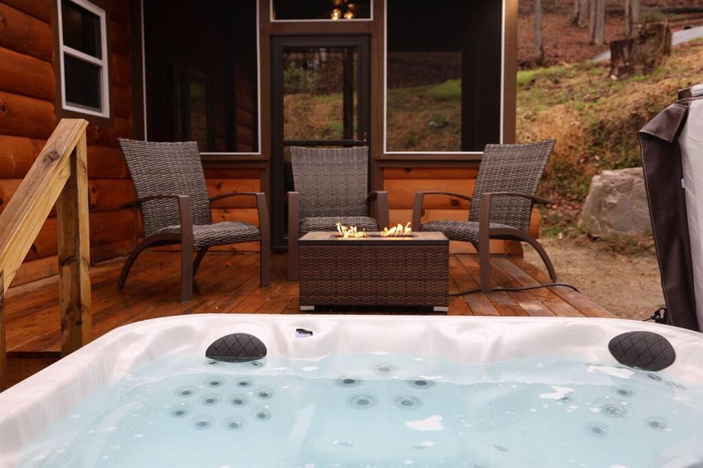 Rustic Modern Cabin With Hot Tub Near Rafting And Great Smokey Mountains مدينة كليرمونت المظهر الخارجي الصورة